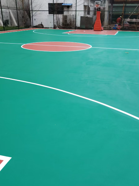 行唐 球场长期使用易出现地面开裂